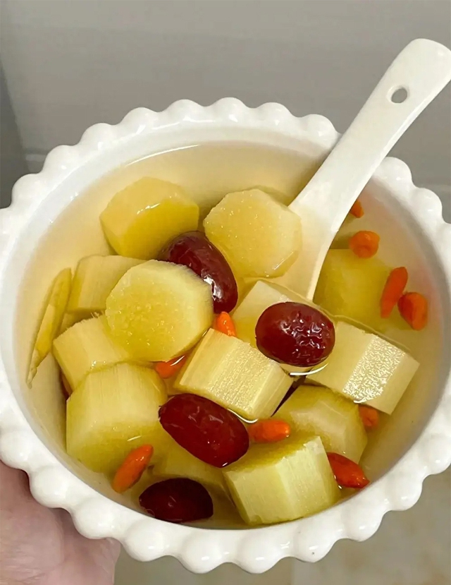 Mùa đông cứ mạnh dạn hấp 3 loại quả giàu collagen này mà ăn: Chúng dịu cơn ho, dưỡng ẩm phổi và nuôi dạ dày khỏe mạnh- Ảnh 3.