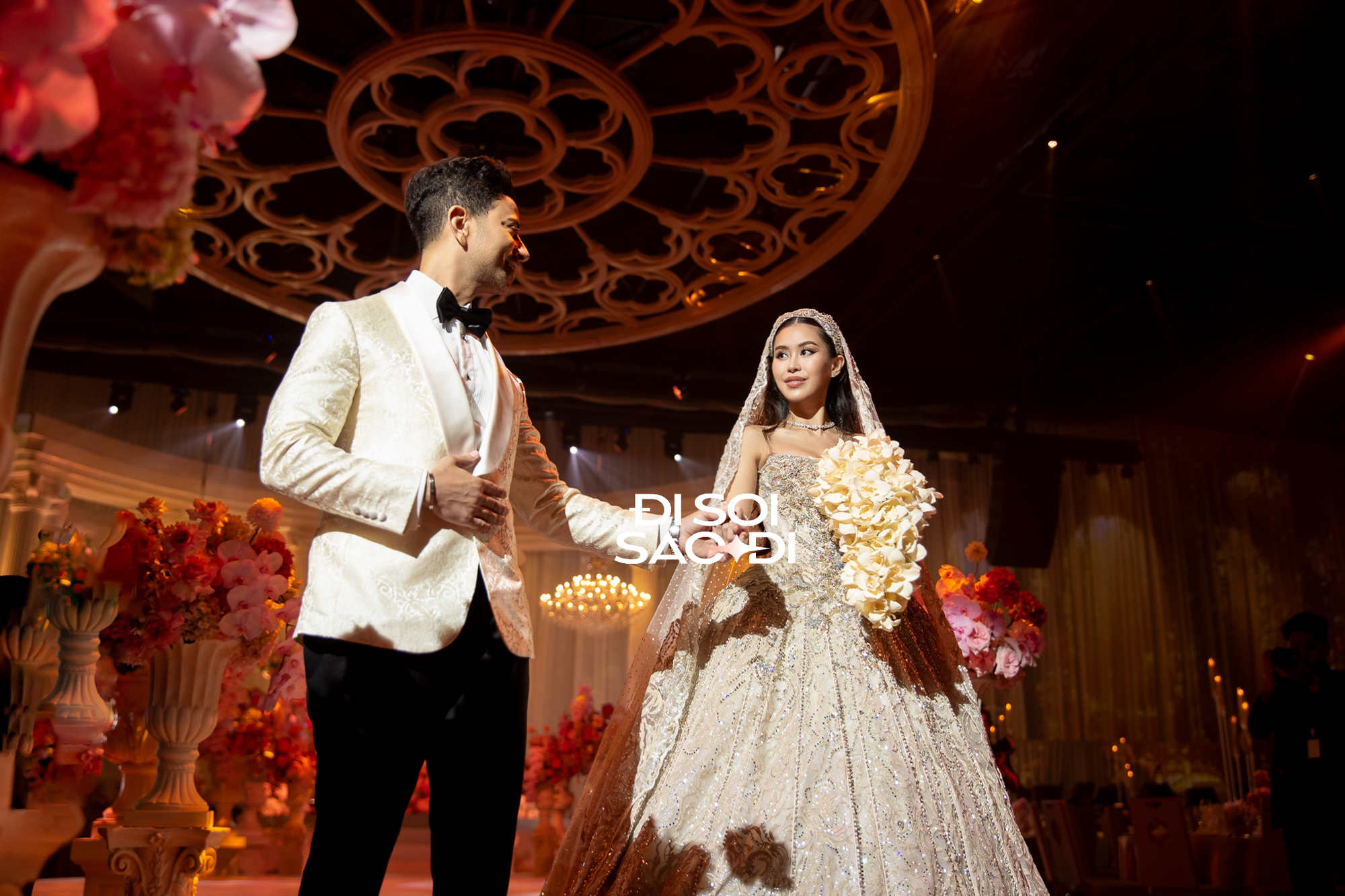 Hậu trường lễ cưới xa hoa của Tiên Nguyễn và Justin Cohen tại TP . HCM - Ảnh 4. Hậu trường lễ cưới xa hoa của Tiên Nguyễn và Justin Cohen tại TP . HCM - Ảnh 4.