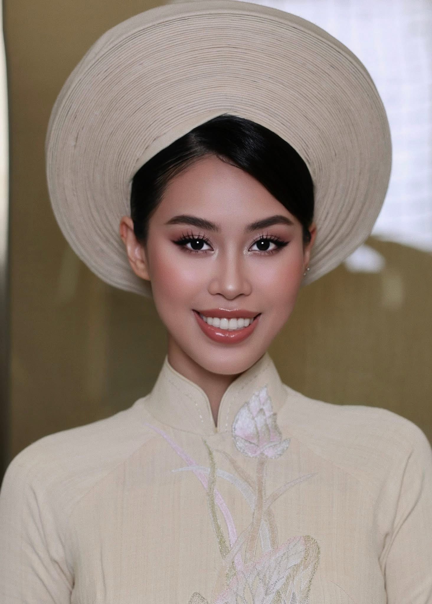 Áo dài cưới của Tiên Nguyễn được làm từ tơ sen hiếm bậc nhất Việt Nam!- Ảnh 3.