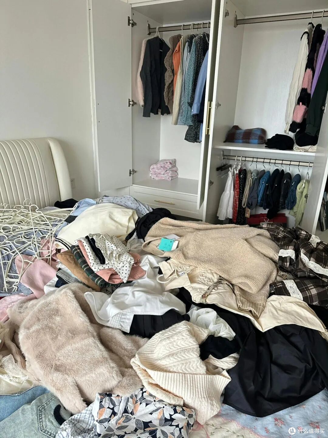 Bước vào tuổi 40 tôi nhận ra: 5 món càng giữ càng rối, bỏ đi thấy cuộc sống “dễ thở” hơn hẳn - Ảnh 2.