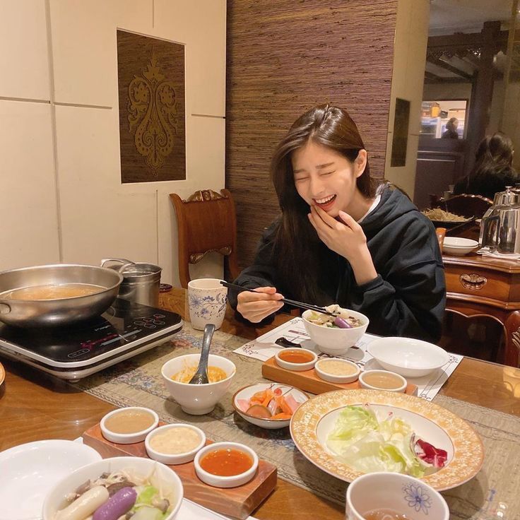 2025, tôi mua đúng 6 món và nhờ đó giảm được một nửa chi tiêu gia đình - Ảnh 2.