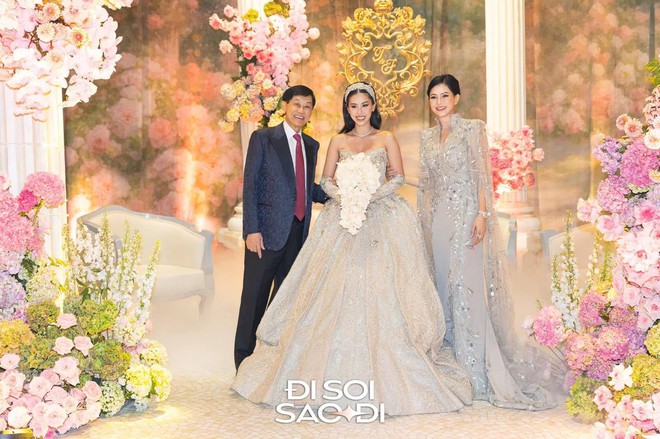 Đám cưới nhà tỷ phú khiến dân tình mãn nhãn: Người mặc sến lại rất sang, người đơn giản thì lại quá tinh tế- Ảnh 5. Đám cưới nhà tỷ phú khiến dân tình mãn nhãn: Người mặc sến lại rất sang, người đơn giản thì lại quá tinh tế- Ảnh 5.