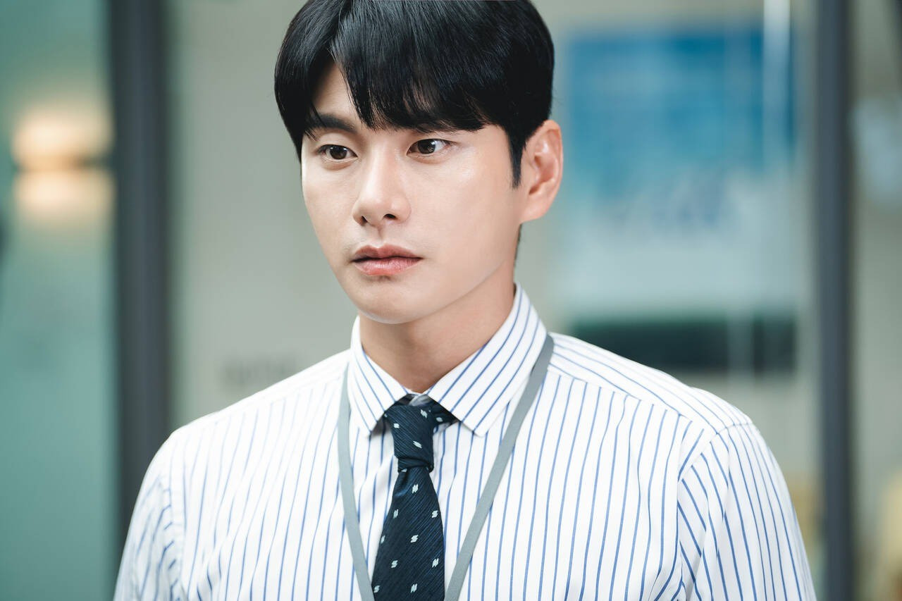 lee-yi-kyung-1a-1765201930386-1765201931213745039716.jpg