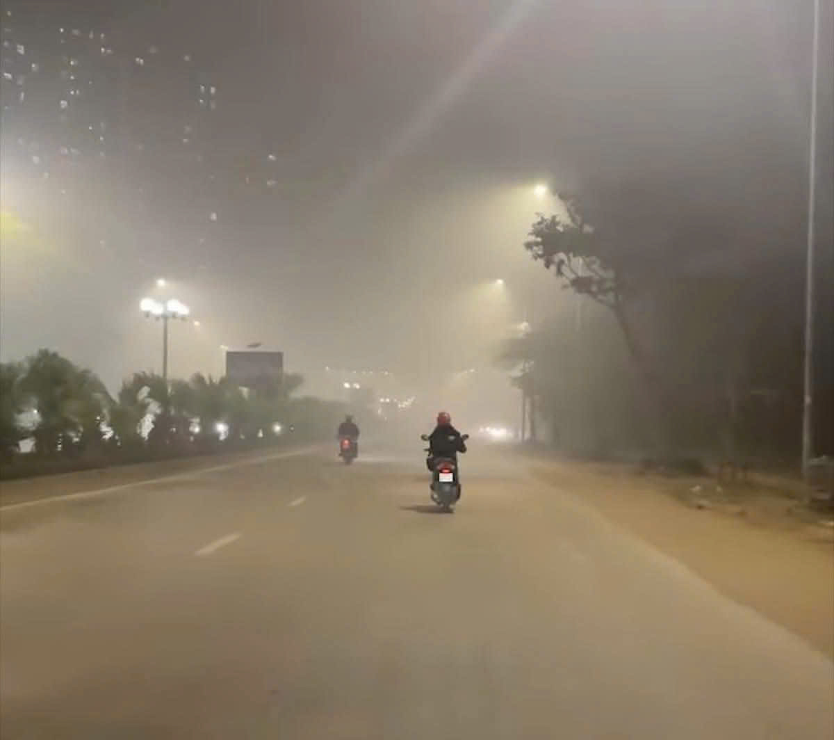 Chất lượng không khí ở Hà Nội vẫn ở mức không lành mạnh - Ảnh 1. Chất lượng không khí ở Hà Nội vẫn ở mức không lành mạnh - Ảnh 1.