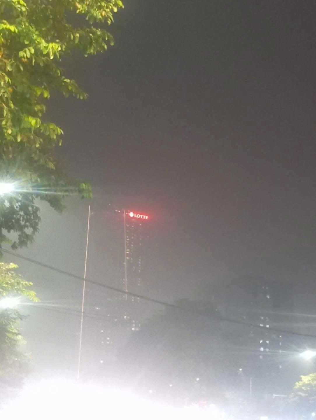 Chất lượng không khí ở Hà Nội vẫn ở mức không lành mạnh - Ảnh 3. Chất lượng không khí ở Hà Nội vẫn ở mức không lành mạnh - Ảnh 3.