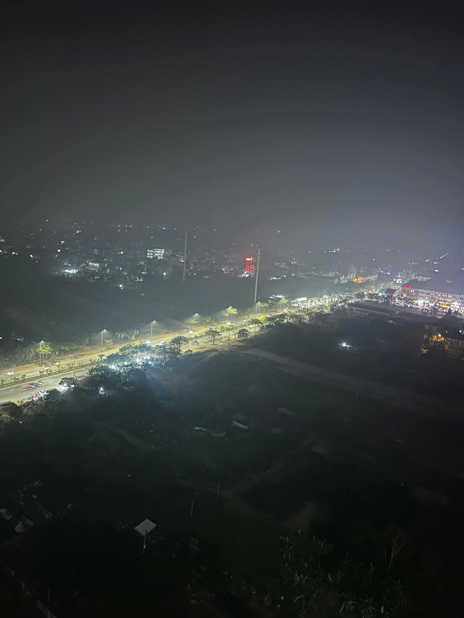 Chất lượng không khí ở Hà Nội vẫn ở mức không lành mạnh - Ảnh 4. Chất lượng không khí ở Hà Nội vẫn ở mức không lành mạnh - Ảnh 4.