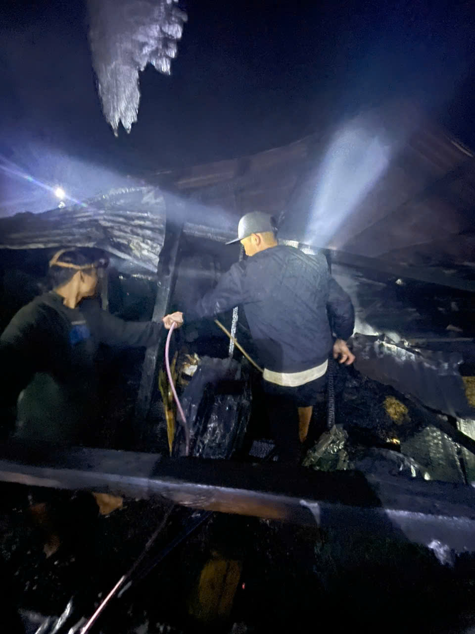 Cháy nhà ở Đà Nẵng , cụ ông tử vong thương tâm Do không kịp chạy thoát - Ảnh 1. Cháy nhà ở Đà Nẵng , cụ ông tử vong thương tâm Do không kịp chạy thoát - Ảnh 1.