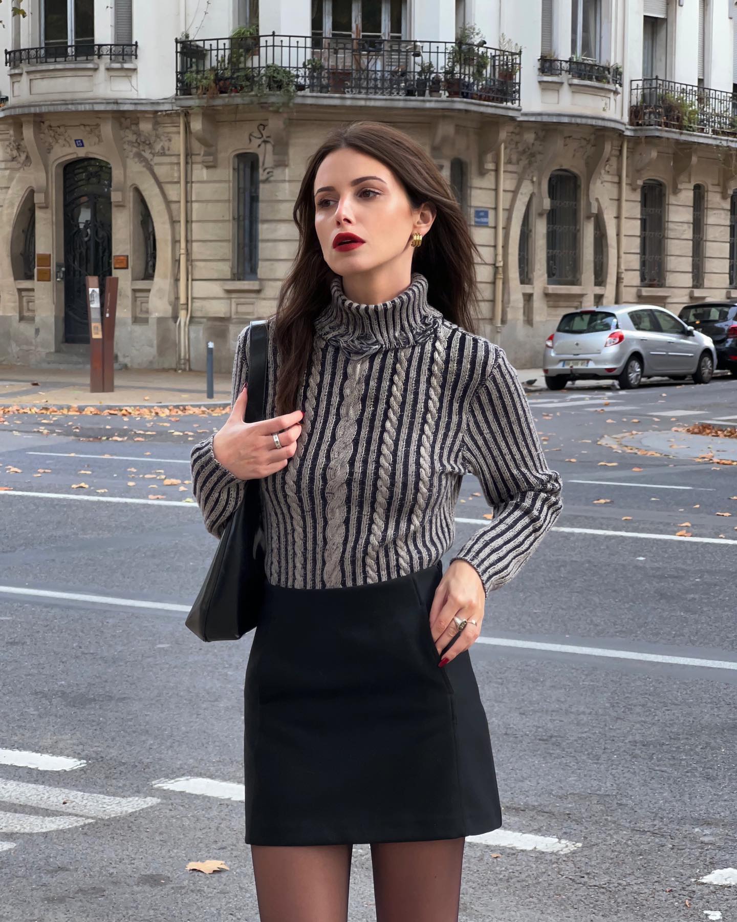 5 Món thời trang phụ nữ Pháp cần có để tủ đồ tối giản luôn sang trọng - Ảnh 5. 5 Món thời trang phụ nữ Pháp cần có để tủ đồ tối giản luôn sang trọng - Ảnh 5.