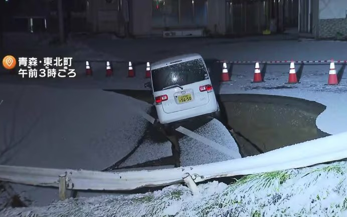 Những hình ảnh kinh hoàng trong trận động đất 7,5 độ tại Nhật Bản: Cả thành phố rung chuyển, nhiều người bị thương, 90.000 người sơ tán- Ảnh 1.