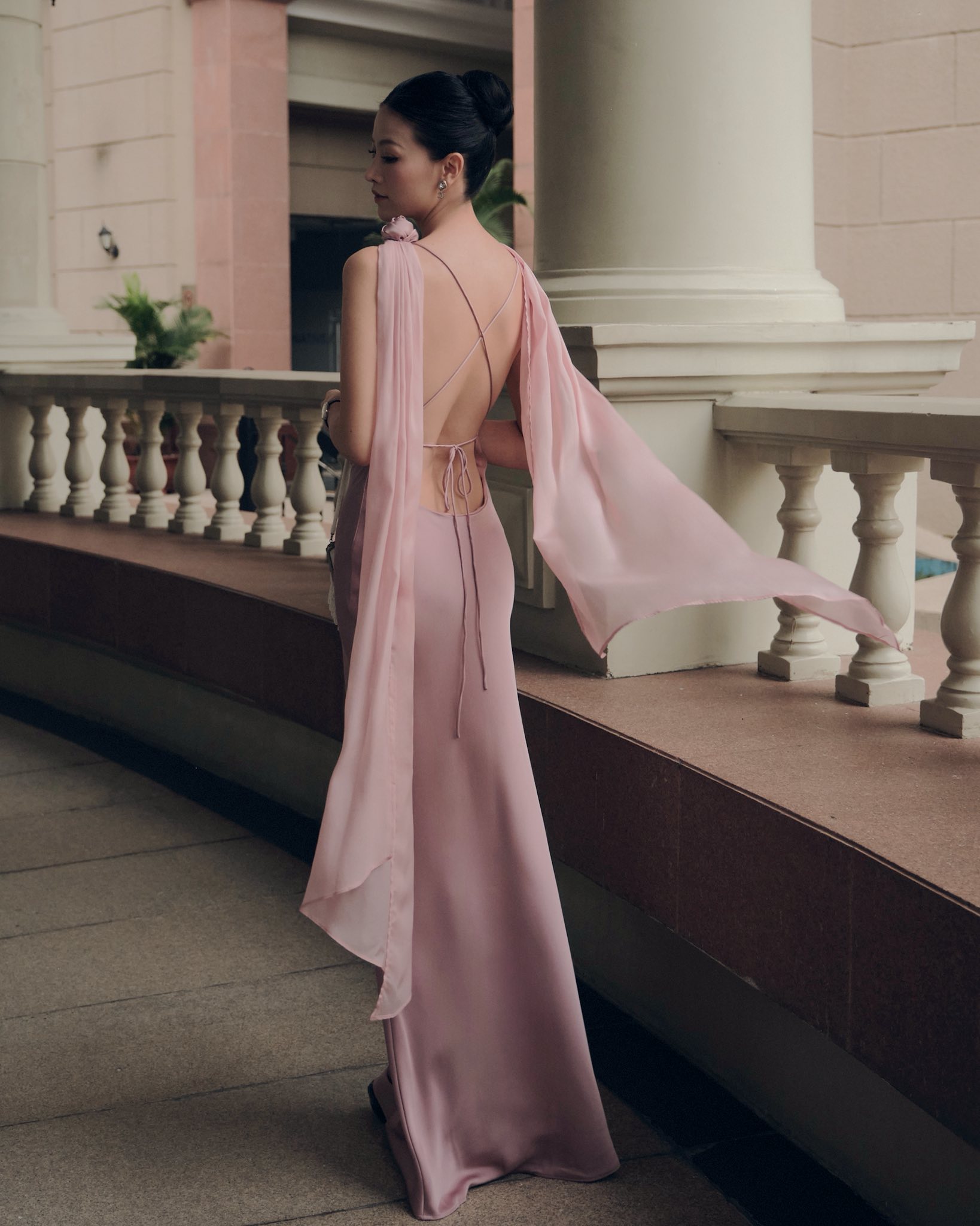 Khách mời diện đầm local brand tại lễ cưới Tiên Nguyễn: Có thiết kế chỉ 3 triệu mà cao sang, tinh tế vô cùng - Ảnh 8. Khách mời diện đầm local brand tại lễ cưới Tiên Nguyễn: Có thiết kế chỉ 3 triệu mà cao sang, tinh tế vô cùng - Ảnh 8.