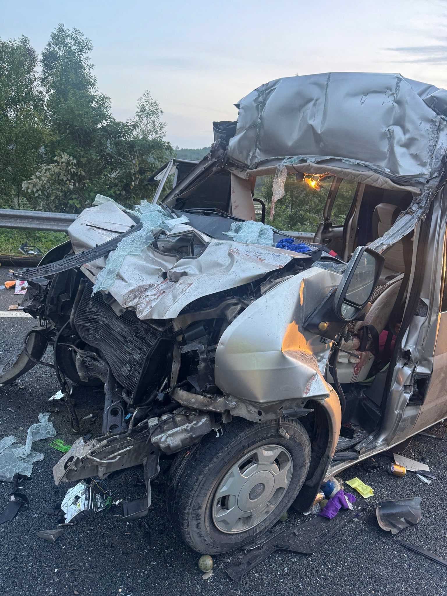 Tai nạn 4 người chết ở Đà Nẵng: Cả lái xe và khách không thắt dây an toàn - Ảnh 1. Tai nạn 4 người chết ở Đà Nẵng: Cả lái xe và khách không thắt dây an toàn - Ảnh 1.