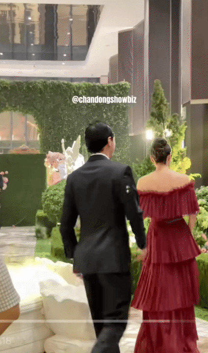 Đã tìm ra bộ đầm đỏ Đã tìm ra bộ đầm đỏ