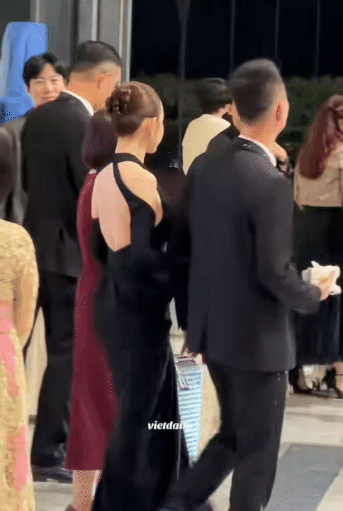 Đã tìm ra bộ đầm đỏ Đã tìm ra bộ đầm đỏ