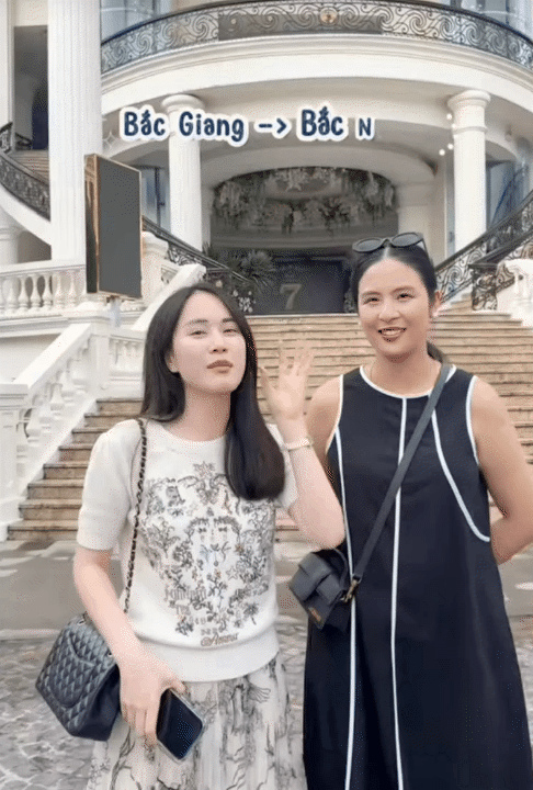 Đi thăm bé Panda, mẹ bỉm Ngô Mai Phương hé lộ một góc biệt thự xa hoa nhà chồng Mai Ngọc- Ảnh 2. Đi thăm bé Panda, mẹ bỉm Ngô Mai Phương hé lộ một góc biệt thự xa hoa nhà chồng Mai Ngọc- Ảnh 2.