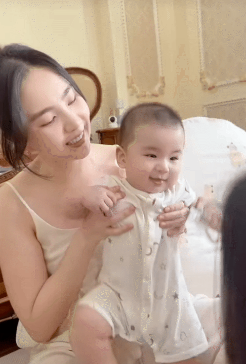 Đi thăm bé Panda, mẹ bỉm Ngô Mai Phương hé lộ một góc biệt thự xa hoa nhà chồng Mai Ngọc- Ảnh 3. Đi thăm bé Panda, mẹ bỉm Ngô Mai Phương hé lộ một góc biệt thự xa hoa nhà chồng Mai Ngọc- Ảnh 3.