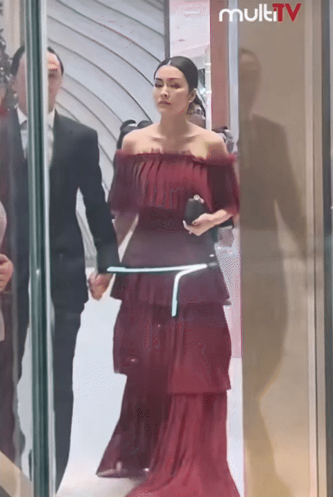 Đã tìm ra bộ đầm đỏ Đã tìm ra bộ đầm đỏ