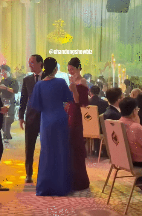 Đã tìm ra bộ đầm đỏ Đã tìm ra bộ đầm đỏ