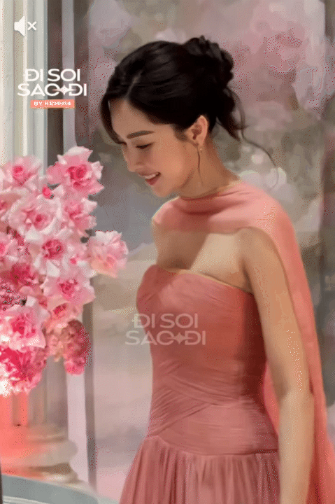 Đã tìm ra bộ đầm đỏ Đã tìm ra bộ đầm đỏ