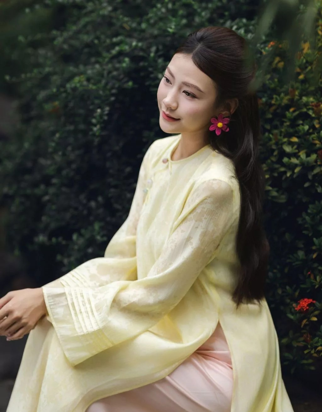 Đỗ Hà diện áo dài, gần 4 triệu người thổn thức: 1 chi tiết phong thủy gây tò mò- Ảnh 9. Đỗ Hà diện áo dài, gần 4 triệu người thổn thức: 1 chi tiết phong thủy gây tò mò- Ảnh 9.