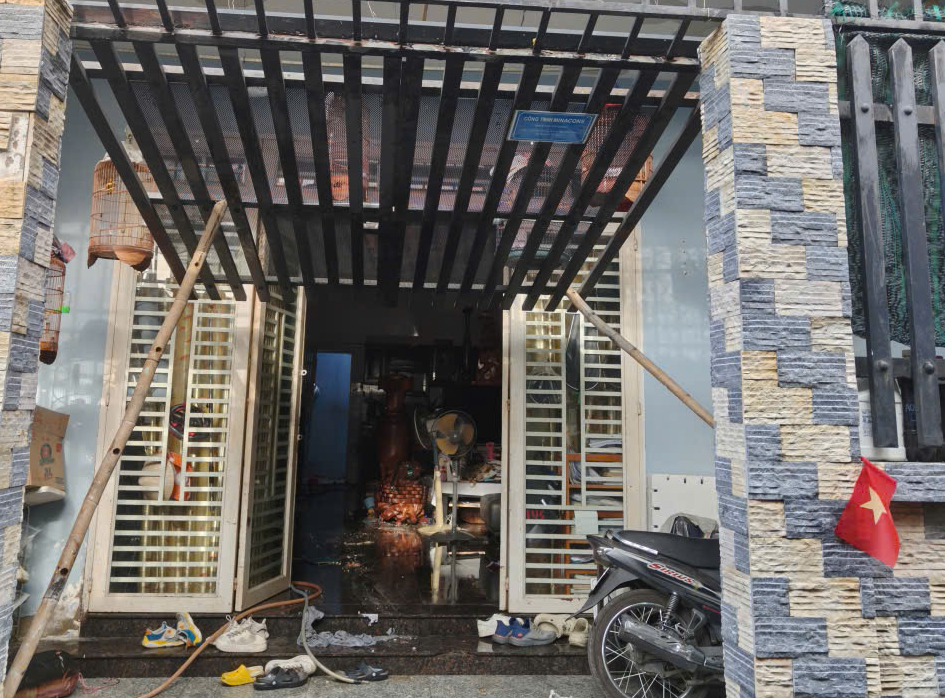 Vụ cháy nhà ở TPHCM: Nạn nhân đã mua can xăng trước khi xảy ra sự việc - Ảnh 1. Vụ cháy nhà ở TPHCM: Nạn nhân đã mua can xăng trước khi xảy ra sự việc - Ảnh 1.