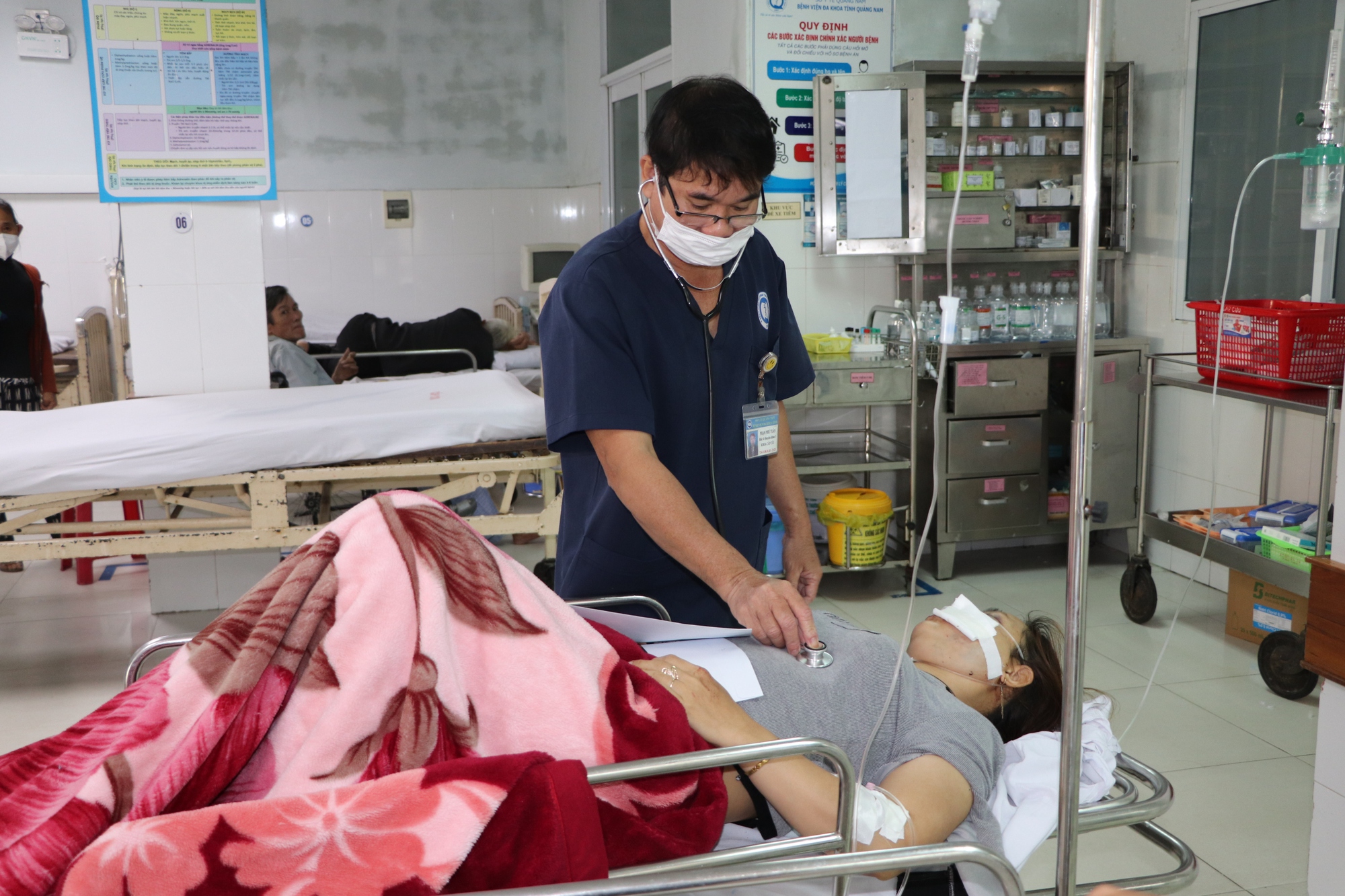 Tai nạn giao thông Đà Nẵng: 13 Người thương vong trong gia đình sau đám cưới - Ảnh 6. Tai nạn giao thông Đà Nẵng: 13 Người thương vong trong gia đình sau đám cưới - Ảnh 6.