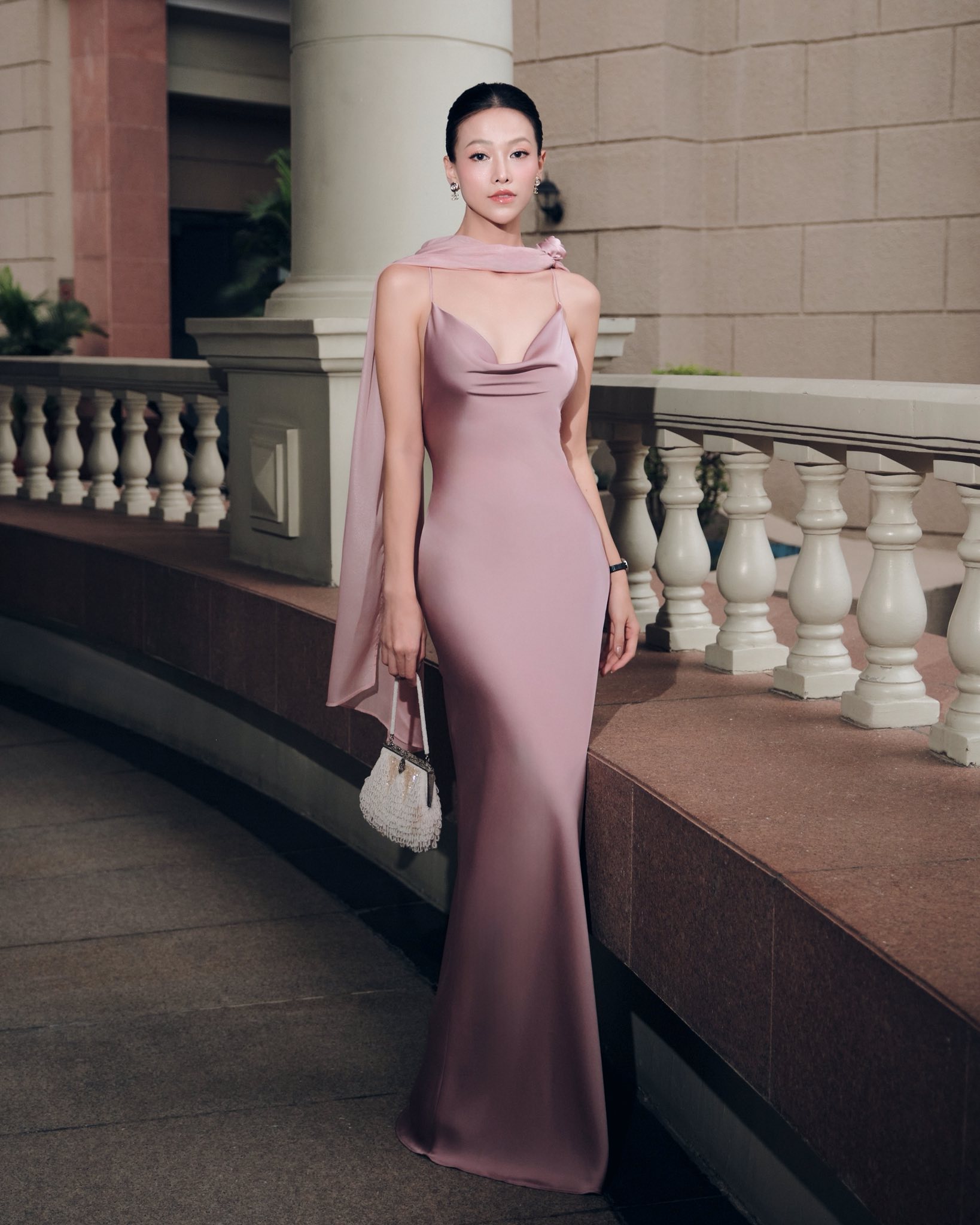 Khách mời diện đầm local brand tại lễ cưới Tiên Nguyễn: Có thiết kế chỉ 3 triệu mà cao sang, tinh tế vô cùng - Ảnh 5. Khách mời diện đầm local brand tại lễ cưới Tiên Nguyễn: Có thiết kế chỉ 3 triệu mà cao sang, tinh tế vô cùng - Ảnh 5.