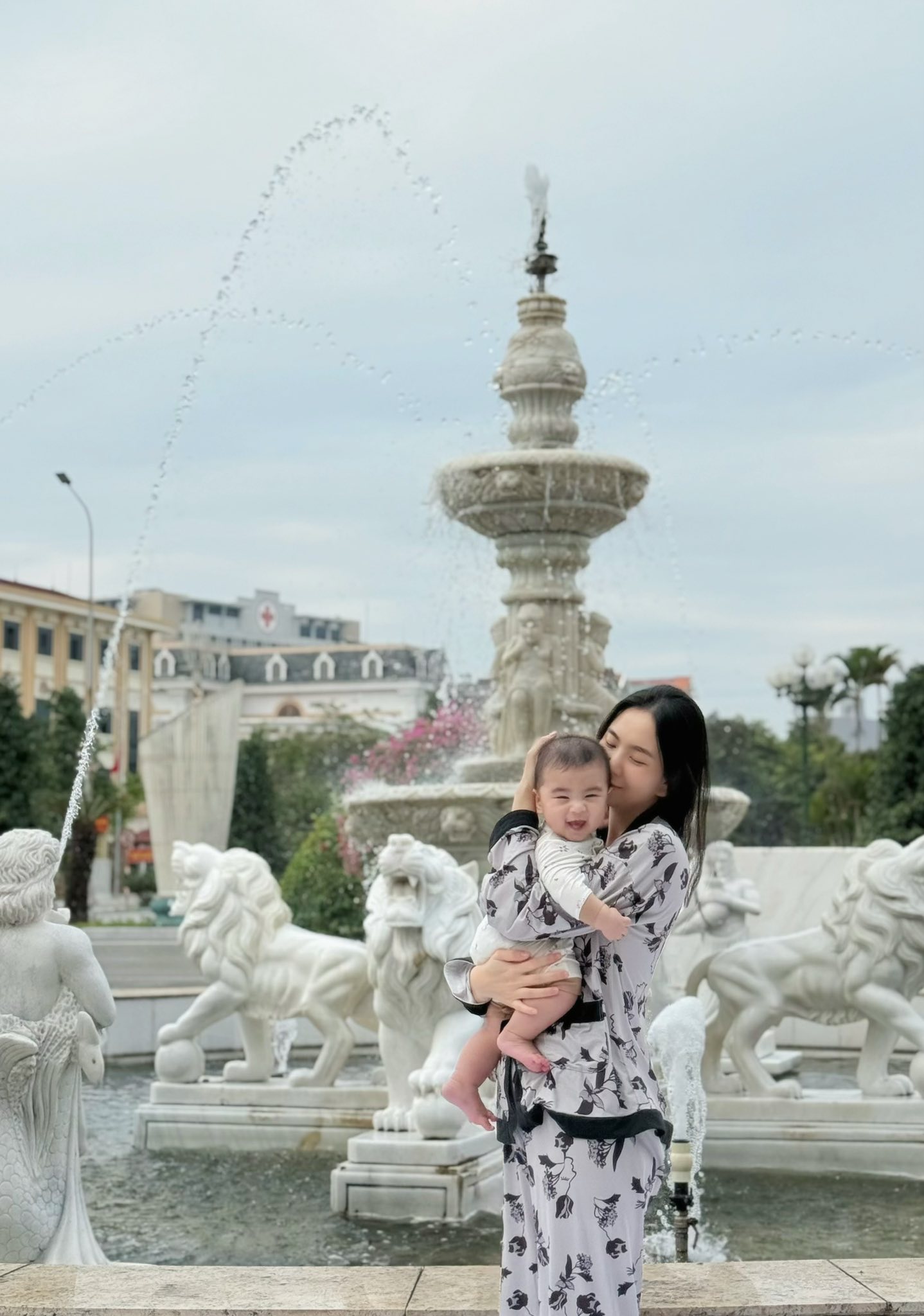 Đi thăm bé Panda, mẹ bỉm Ngô Mai Phương hé lộ một góc biệt thự xa hoa nhà chồng Mai Ngọc- Ảnh 8. Đi thăm bé Panda, mẹ bỉm Ngô Mai Phương hé lộ một góc biệt thự xa hoa nhà chồng Mai Ngọc- Ảnh 8.