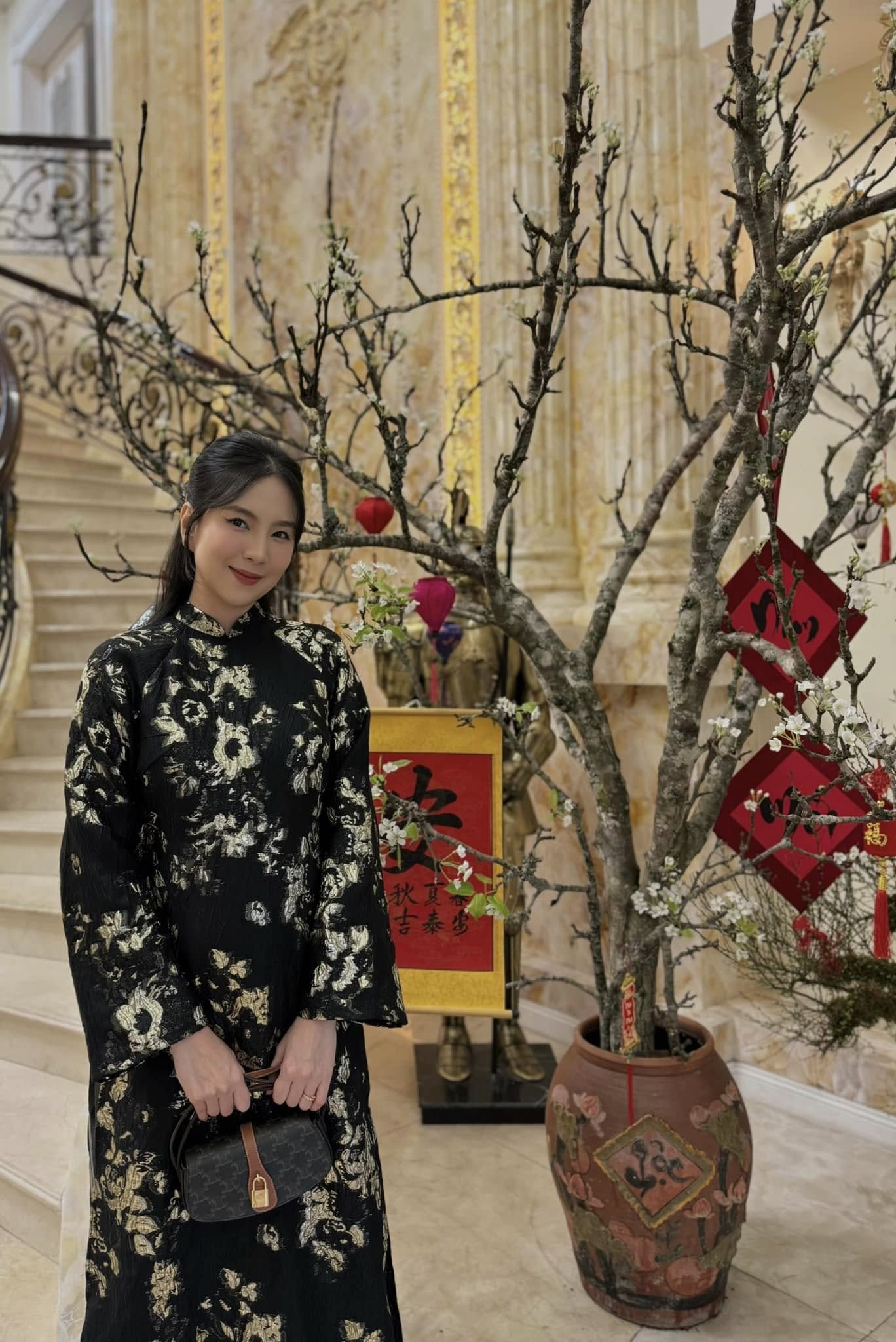 Đi thăm bé Panda, mẹ bỉm Ngô Mai Phương hé lộ một góc biệt thự xa hoa nhà chồng Mai Ngọc- Ảnh 16. Đi thăm bé Panda, mẹ bỉm Ngô Mai Phương hé lộ một góc biệt thự xa hoa nhà chồng Mai Ngọc- Ảnh 16.