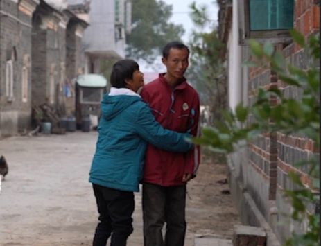 Bỏ theo người khác suốt 26 năm mong đổi đời, ngày về tìm con với hai bàn tay trắng người phụ nữ đối diện với 1 bi kịch - Ảnh 4.