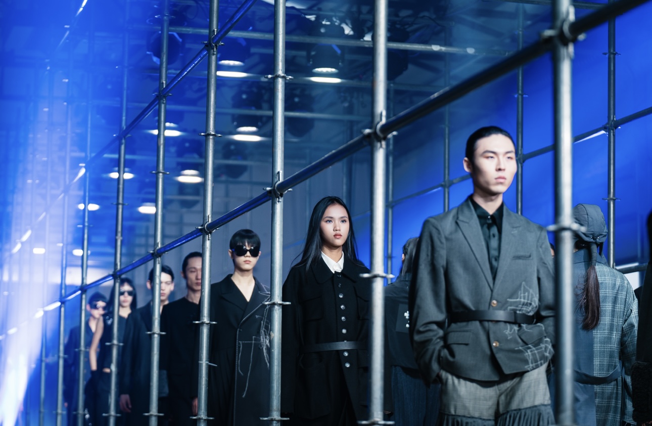 Nhan sắc mẫu Việt cao 1m77 được ví như 'viên ngọc đen' ở Seoul Fashion Week - Ảnh 2.