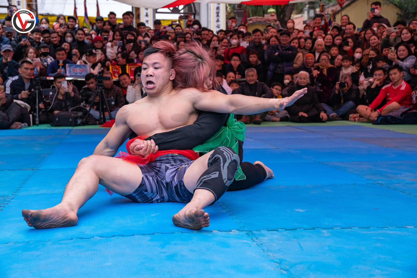 Cô gái hạ gục nhà vô địch SEA Games tại hội làng: Ngoài đời khác xa trên sàn đấu - Ảnh 1.