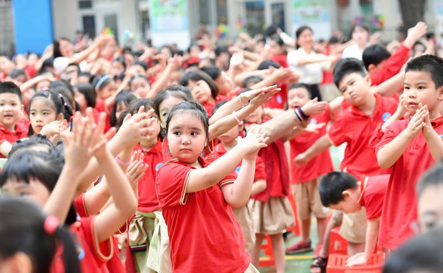 Sở GD&ĐT Hà Nội yêu cầu các trường báo cáo khó khăn khi triển khai quy định mới về dạy, học thêm - Ảnh 1.