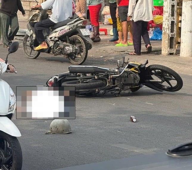 Thanh niên tử vong bất thường trên đường ở Bình Dương - Ảnh 1. Thanh niên tử vong bất thường trên đường ở Bình Dương - Ảnh 1.