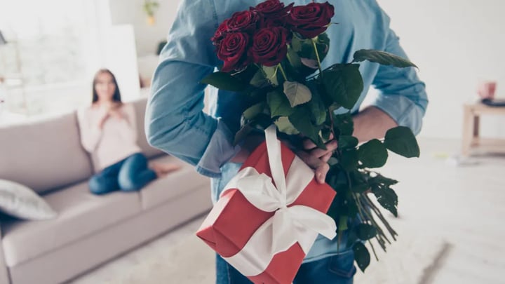 Valentine 14/2 là ngày gì, ai tặng quà cho ai? - Ảnh 1.