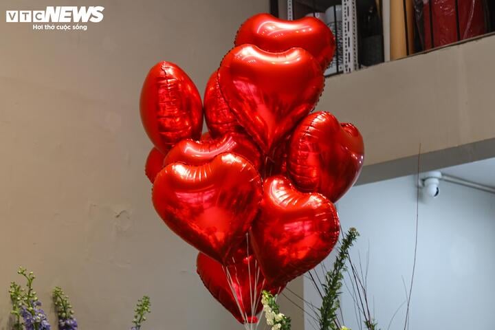 15 triệu đồng một bó hoa hồng ngày Valentine, khách nhà giàu vẫn xuống tiền mua- Ảnh 5.