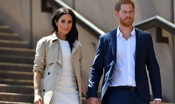 Harry và Meghan sẽ không bao giờ mất tước hiệu hoàng gia? - Ảnh 1.