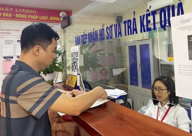 Hà Nội cấm cán bộ 'đòi' giấy đăng ký kết hôn khi công dân làm khai sinh cho trẻ em - Ảnh 1. Hà Nội cấm cán bộ 'đòi' giấy đăng ký kết hôn khi công dân làm khai sinh cho trẻ em - Ảnh 1.