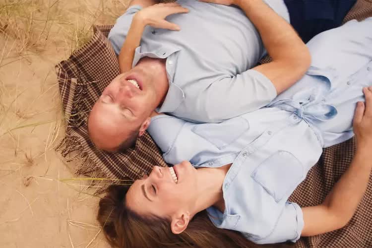 Công nương Kate và Hoàng tử William đăng tải hình ảnh ngọt ngào nhân ngày Valentine - Ảnh 2. Công nương Kate và Hoàng tử William đăng tải hình ảnh ngọt ngào nhân ngày Valentine - Ảnh 2.