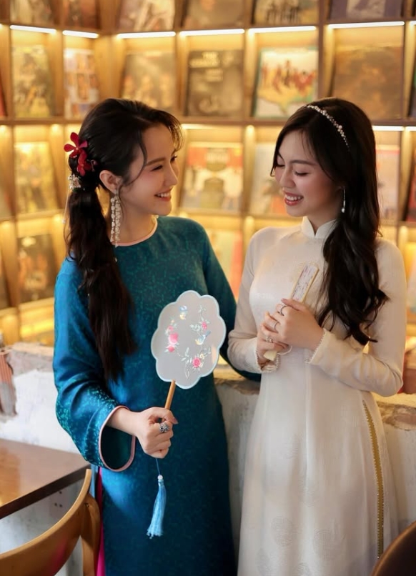 "Xé túi mù" loạt ảnh hiếm của ái nữ nghìn tỷ yêu thiếu gia Phan Hoàng, chính chủ nói 1 câu úp mở chuyện hỉ ự? - Ảnh 5. "Xé túi mù" loạt ảnh hiếm của ái nữ nghìn tỷ yêu thiếu gia Phan Hoàng, chính chủ nói 1 câu úp mở chuyện hỉ ự? - Ảnh 5.