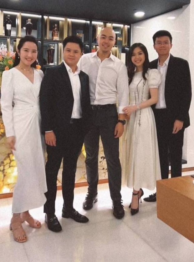"Xé túi mù" loạt ảnh hiếm của ái nữ nghìn tỷ yêu thiếu gia Phan Hoàng, chính chủ nói 1 câu úp mở chuyện hỉ ự? - Ảnh 6. "Xé túi mù" loạt ảnh hiếm của ái nữ nghìn tỷ yêu thiếu gia Phan Hoàng, chính chủ nói 1 câu úp mở chuyện hỉ ự? - Ảnh 6.