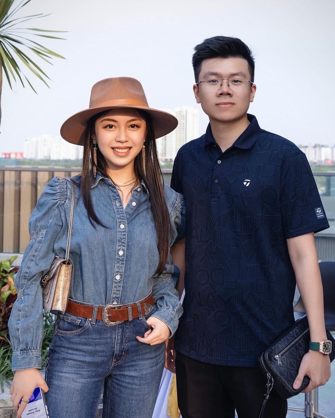 "Xé túi mù" loạt ảnh hiếm của ái nữ nghìn tỷ yêu thiếu gia Phan Hoàng, chính chủ nói 1 câu úp mở chuyện hỉ ự? - Ảnh 2. "Xé túi mù" loạt ảnh hiếm của ái nữ nghìn tỷ yêu thiếu gia Phan Hoàng, chính chủ nói 1 câu úp mở chuyện hỉ ự? - Ảnh 2.
