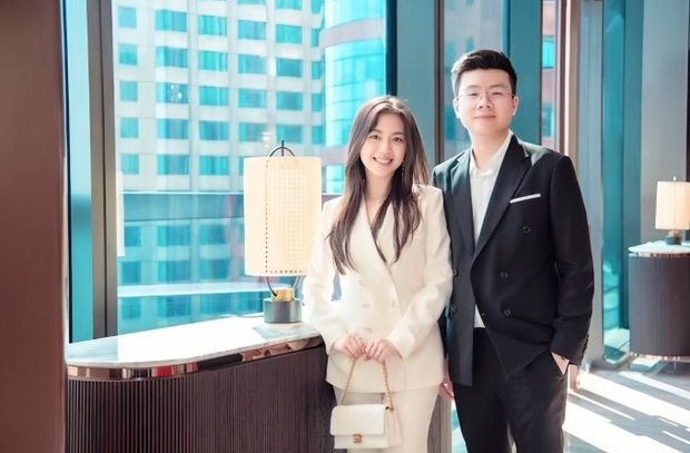 "Xé túi mù" loạt ảnh hiếm của ái nữ nghìn tỷ yêu thiếu gia Phan Hoàng, chính chủ nói 1 câu úp mở chuyện hỉ ự? - Ảnh 4. "Xé túi mù" loạt ảnh hiếm của ái nữ nghìn tỷ yêu thiếu gia Phan Hoàng, chính chủ nói 1 câu úp mở chuyện hỉ ự? - Ảnh 4.