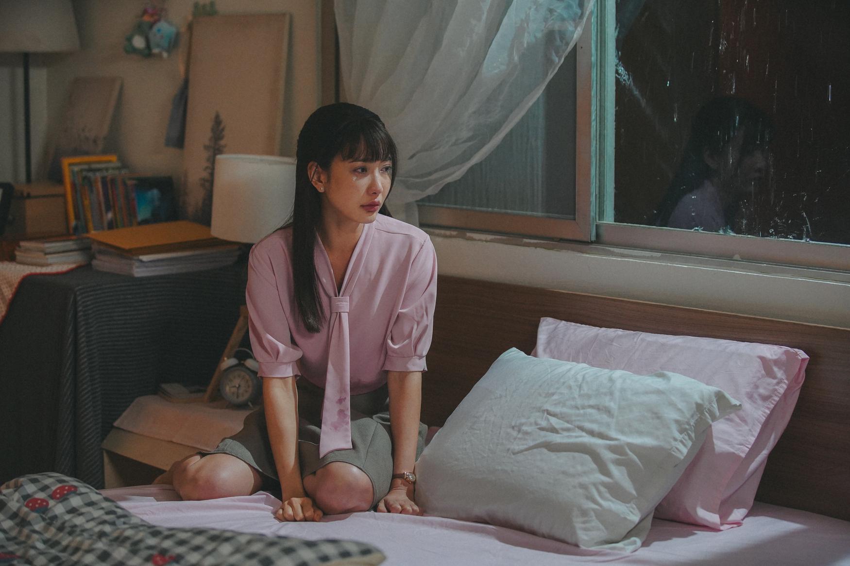 Nửa đêm bố chồng gõ cửa phòng ngủ con dâu, khi mở cửa ra, tôi đứng hình với thứ trên tay ông - Ảnh 1.