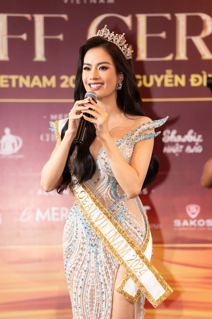 Vẻ gợi cảm của bà mẹ 2 con đại diện Việt Nam thi Miss Global 2024 - Ảnh 1.