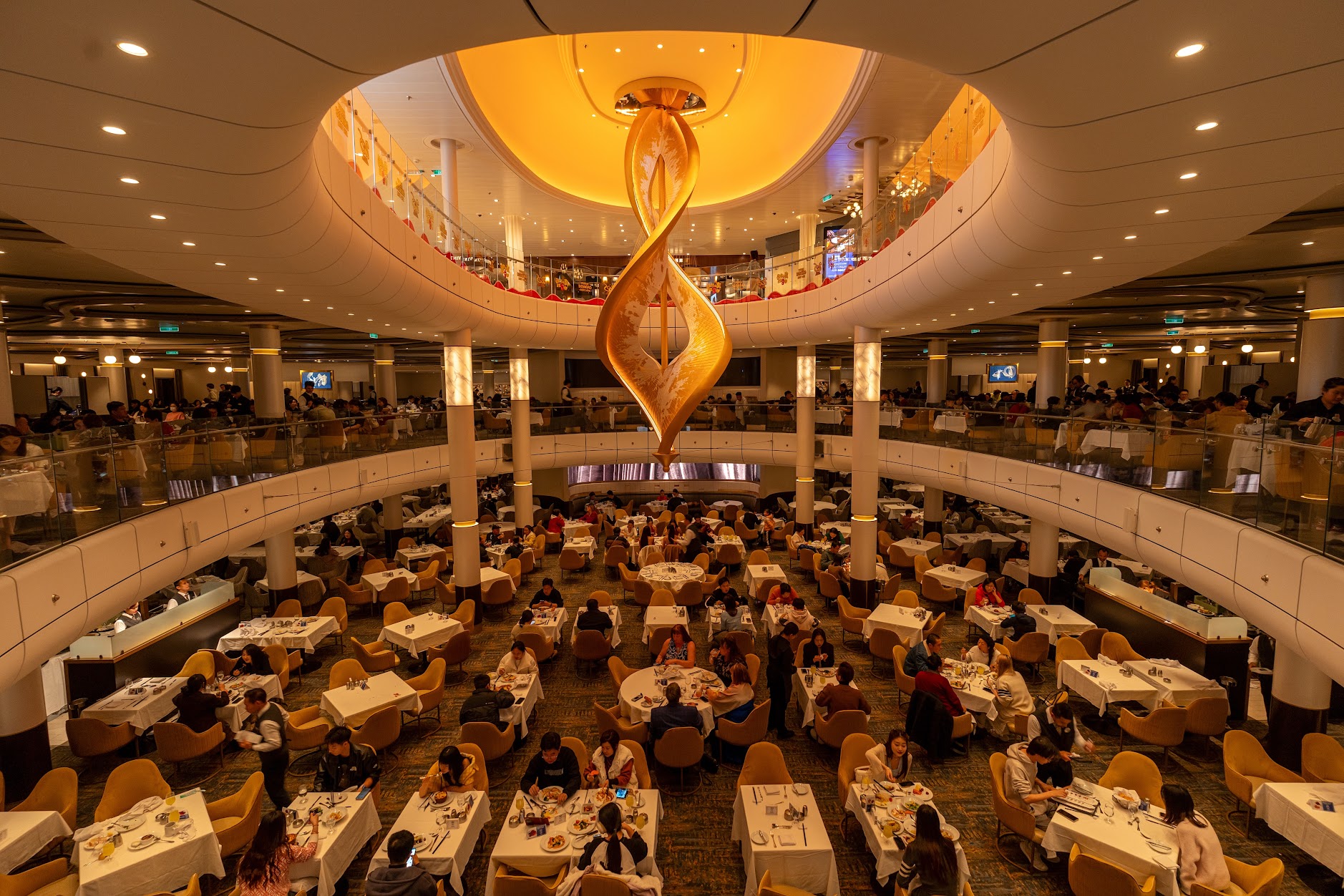 C&oacute; g&igrave; tr&ecirc;n du thuyền 5 sao của Startravel đi qua ba quốc gia Trung - H&agrave;n v&agrave; Nhật Bản m&agrave; được v&iacute; l&agrave; &lsquo;khu nghỉ dưỡng di động&rsquo;? - Ảnh 4.