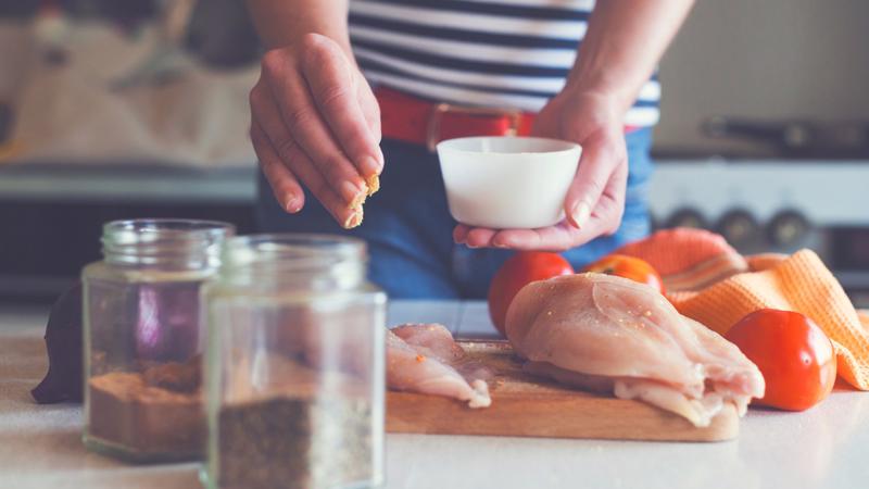 Kiểu ăn nhiều người th&iacute;ch nhưng lại 'b&oacute;p nghẹt' tim, thận, l&agrave;m suy giảm sức mạnh qu&yacute; &ocirc;ng