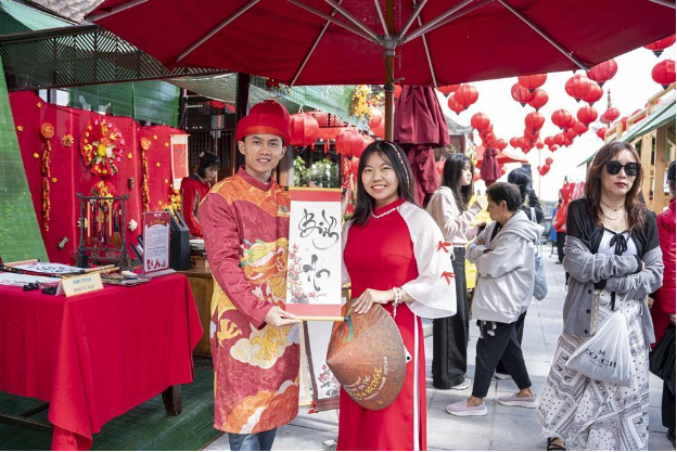 Hàng nghìn du khách đến du xuân tại Sun World Ba Na Hills dịp đầu năm mới 2025 - Ảnh 7. Hàng nghìn du khách đến du xuân tại Sun World Ba Na Hills dịp đầu năm mới 2025 - Ảnh 7.