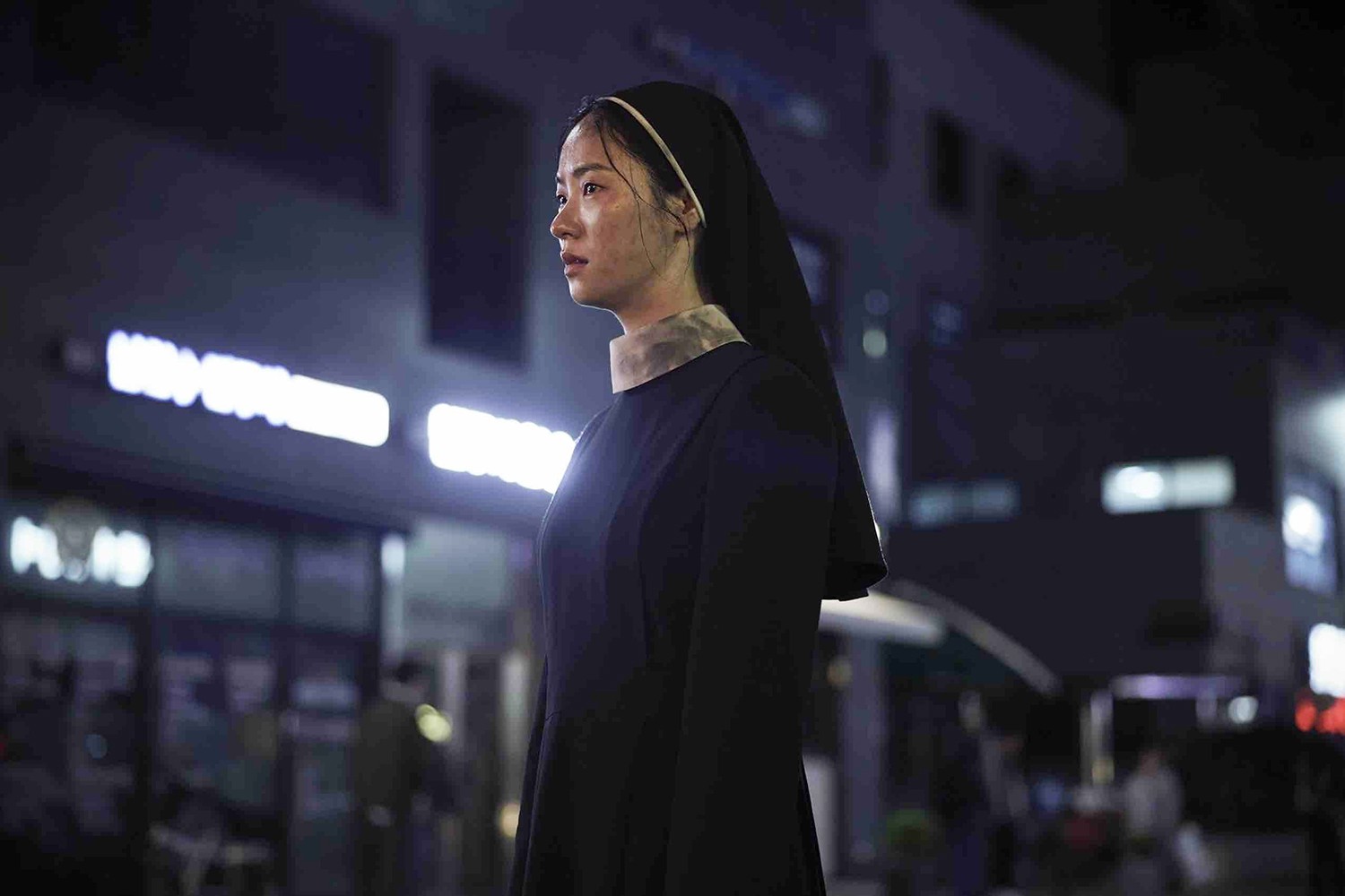 ‘Dark Nuns’: Song Hye Kyo chưa tỏa sáng - Ảnh 6.