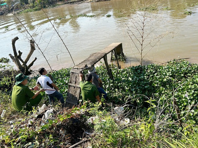 Vụ người phụ nữ bán bún riêu giết người bán thịt heo: Nghi phạm sau khi hành sự vẫn thản nhiên bán hàng, khóc sướt mướt tại đám tang - Ảnh 3.