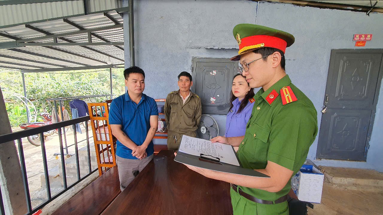 CLIP: Cận cảnh khám xét nơi tu tập &quot;thành tiên&quot;, lừa đảo gần 100 tỉ đồng- Ảnh 4.